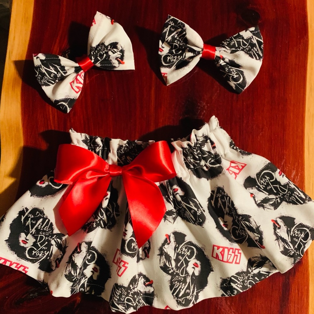 KISS skirt and piggie set